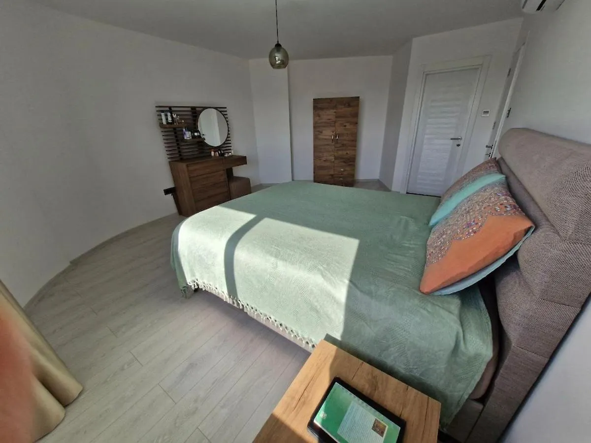 Sunny Escape Holiday Apartment Trikomo